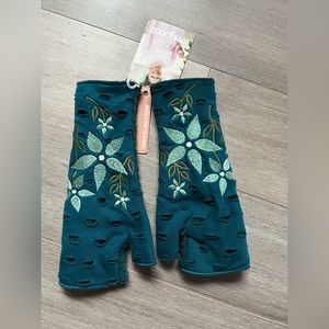 Viola Fleece Fingerless Gloves